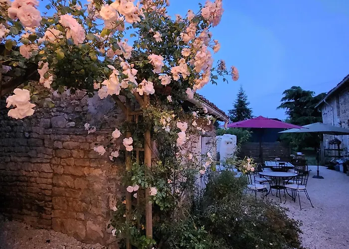 Le Du Bois Renard بيت للعطل Lorigné